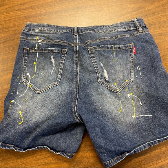 Ms. She Jean shorts with paint splattered designs. Size 22 - Picture 4 of 4